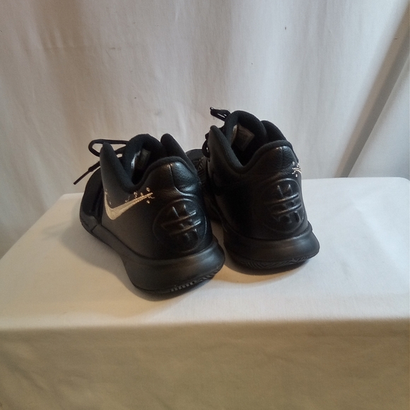 Nike Kyrie Flytrap 3 Black Metallic Gold Men's shoes size 8.5 BQ3060 008 - Picture 4 of 12